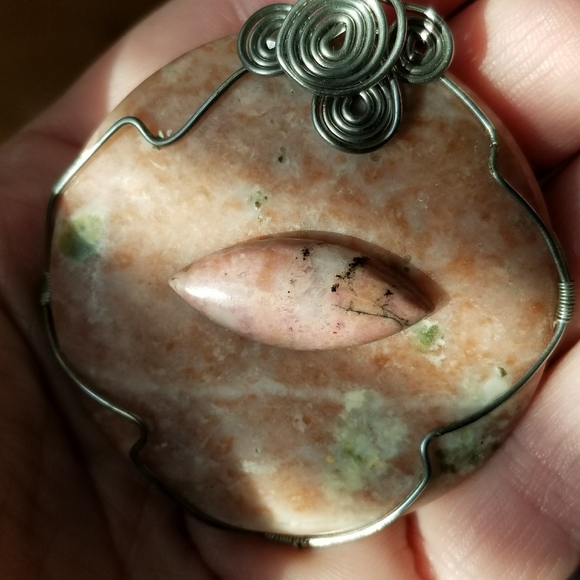 Peach stone wire wrapped pendant silver handmade hand crafted boho - Picture 6 of 9